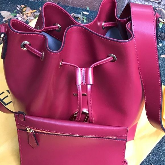 ⛔️SOLD⛔️Authentic VALENTINO Leather drawstring BAG - Picture 3 of 8